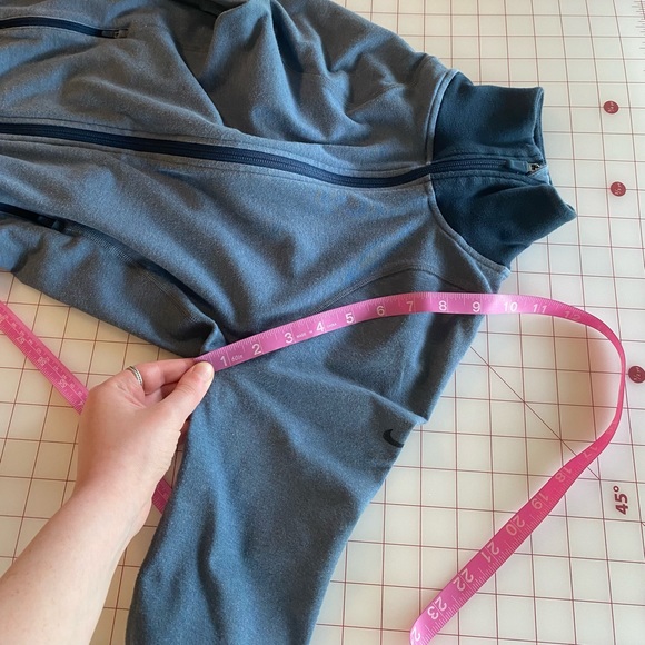 Nike Dri-fit size small stretchy athletic workout light and dark blue jacket - Picture 16 of 16